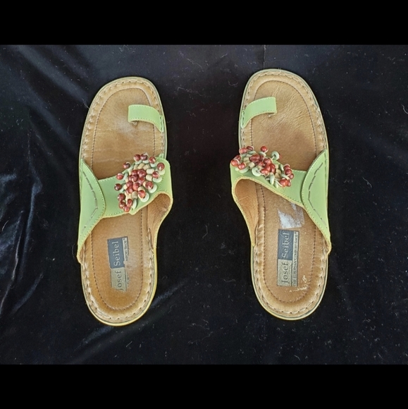 Josef Seibel Leather Round Open Toe with Toe-Loop Slide On Sandals. - Picture 13 of 16